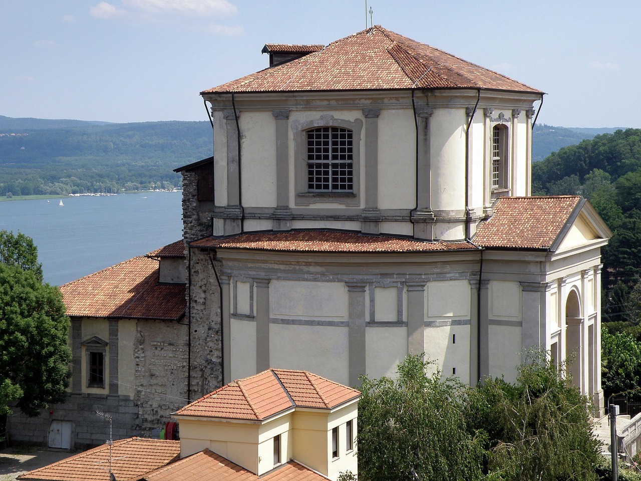 Arona