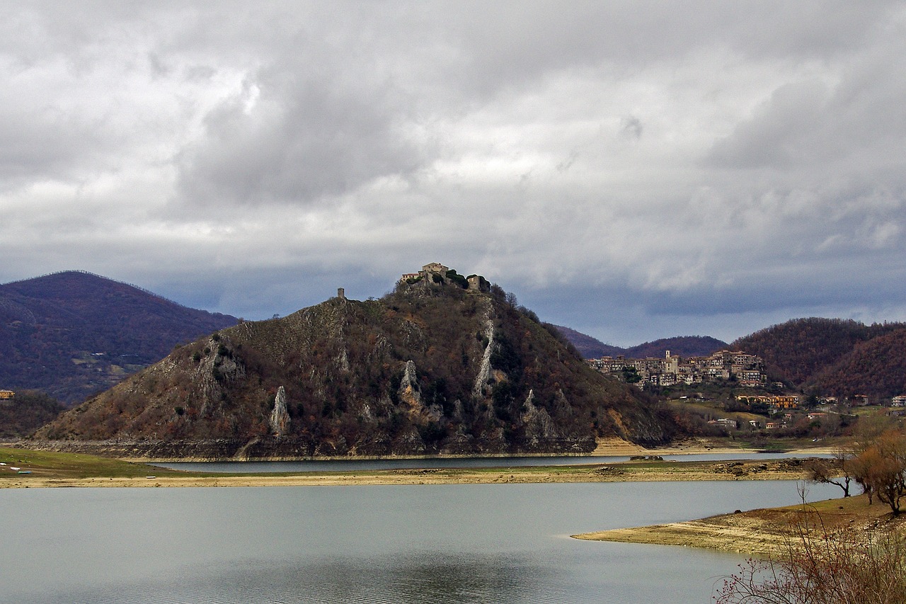 Castel di Tora